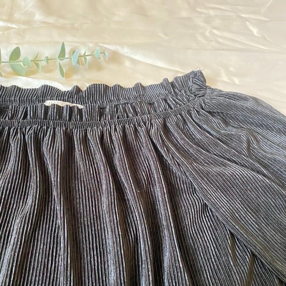 Finn & Grace Black Off Shoulder Rippled Satin Blouse Mid Length Sleeves - Picture 2 of 5